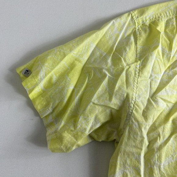 Salt Life Camp Button Up Shirt Yellow Fish Print Short Sleeve Hawaiian Print 2XL - Picture 5 of 9